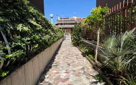 Tuscolana –   4 locali € 285.000,00 T404