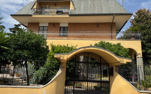 Roma – Tuscolana – Via Zagarise  � €1.200     A302