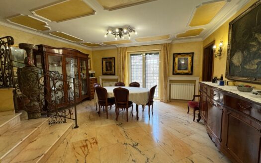 Frascati – Villa Indipendente – via t � 785.000 T602